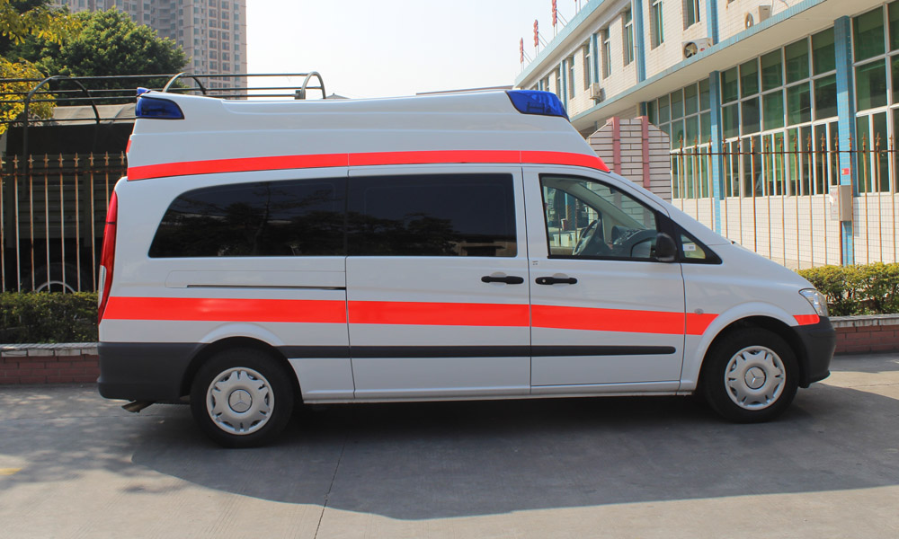 奔驰威霆救护指挥车