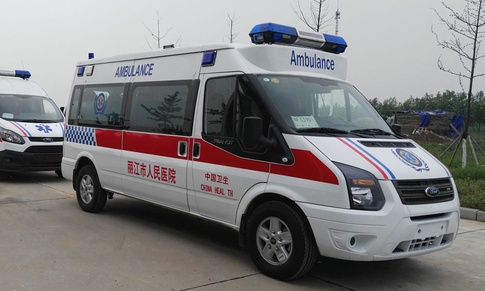全顺福特长排警灯救护车（长排中顶国6排放标准）